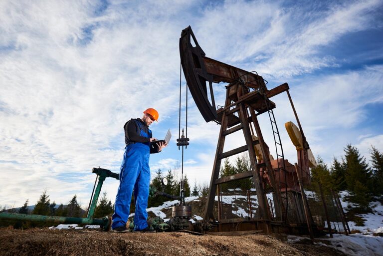 Offshore oil extraction scene, heavy corrosion-resistant industrial drive belts fitted on offshore pumping and conveying equipment for stable operation, ideal for petroleum industry belt promotional visuals-1
